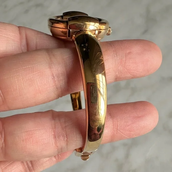 Gucci Gold Cuff Bracelet Watch Mother of Pearl Face Swiss Made 1400 L - Picture 8 of 13